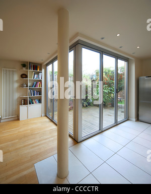 PRIVATE HOUSE ARCHICRAFT ROB MATHISON SOUTH WOODFORD LONDON UK 2009 INTERIOR VIEW OF THE CLOSED GLASS FEATURE DOORS WITH A VIEW Stock Photo