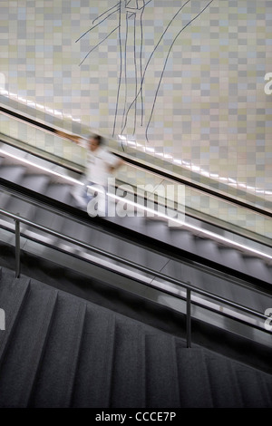 SÃO BENTO METRO DO PORTO ALVARO SIZA PORTO 2005 ESCALATOR IN MOTION WITH TILED WALL AND SIZA DRAWING Stock Photo