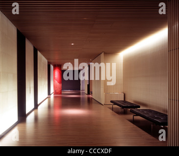 SUNTORY MUSEUM OF ART OVERALL INTERIOR VIEW - ENTRANCE CORRIDOR Stock Photo