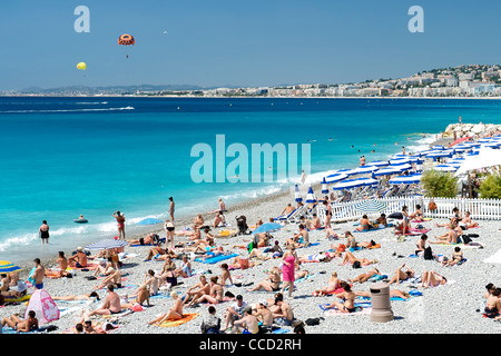 The beach and waters of the Baie des Anges (Bay of Angels) in Nice on the Mediterranean coast in southern France. Stock Photo
