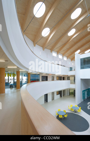 OPEN ACADEMY, SHEPPARD ROBSON, NORWICH, 2010, VIEW OF TRIPLE HEIGHT CURVED SPACE FROM BALCONY Stock Photo