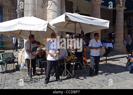 Music band playing outside a restaurant, Havana (Habana), Cuba, Caribbean. Stock Photo