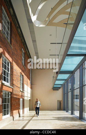 Wiltshire County Council''S New Offices On A Sensitive Historic Site In Salisbury Are A Marriage Of A New, Low Energy, Flexible Stock Photo