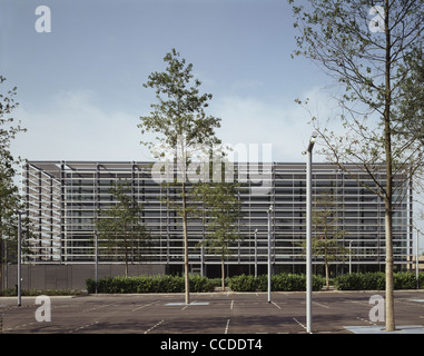 PEOPLE BUILDING HEMEL - MORLEY FUND MANAGEMENT LTD AND STANHOPE PLC OVERALL VIEW OF EAST ELEVATION FROM CAR PARK Stock Photo