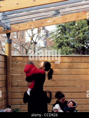 ST PANCRAS HOSPITAL NURSERY EXTENSION DETAIL WITH CHILDREN AND STAFF Stock Photo