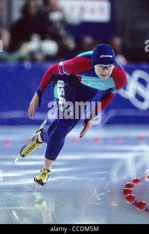 Bonnie Blair USA skating to gold in the 1500m at the 1994 Olympic Winter Games Lillehammer Norway Stock Photo