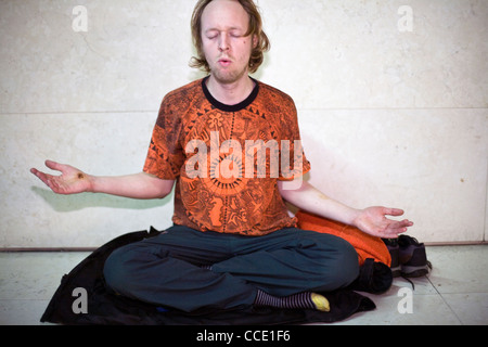 A man performs qi gong exercises as part of a meditation flash mob in the Great Court of the British Museum Stock Photo