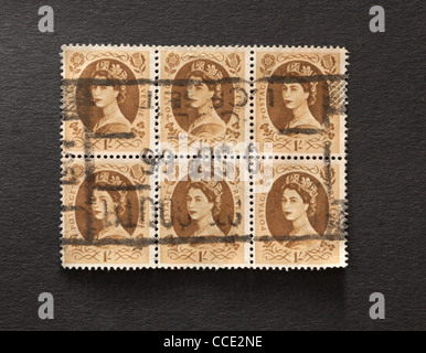 Block of six vintage identical postage stamps with Queen Elizabeth Stock Photo