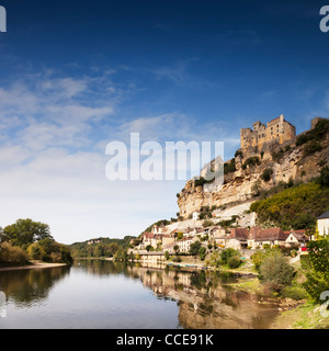 Chateau de Beynac, Beynac et Cazenac, perched on its rock above the River Dordogne in Haute-Vienne, Limousin, France. Stock Photo