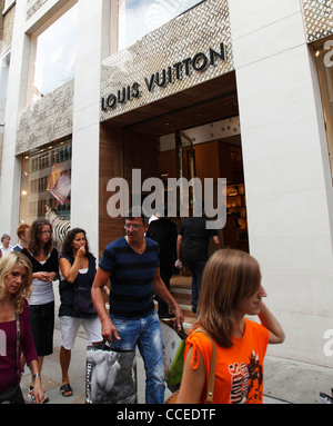 Louis Vuitton Store, New Bond Street, Mayfair, City of Westminster Stock Photo: 30392393 - Alamy