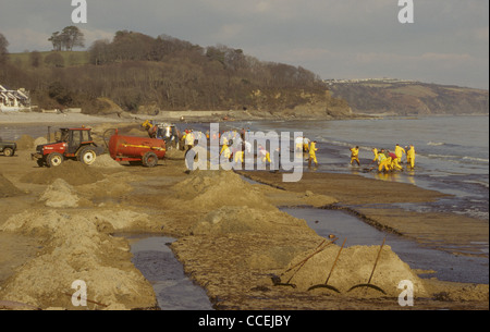 Oil clearance on beach at Saundersfoot following grounding of Sea Empress oil tanker. Pembrokeshire. Wales. UK Stock Photo