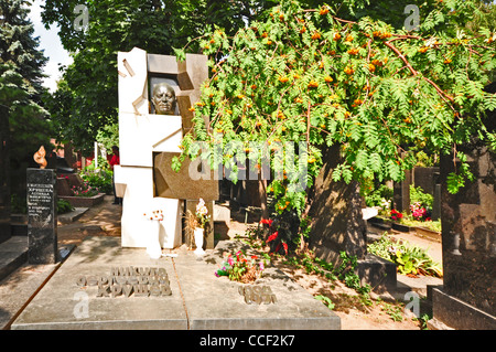 RUSSIA, Moscow, Novodevichy Cemetery, Tomb of Nikita Kruschev Stock Photo