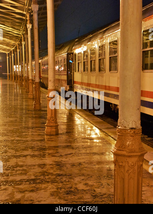 The platform and Istanbul to Belgrade train on Istanbul's Sirkeci railway station, Turkey Dec 2011 Stock Photo