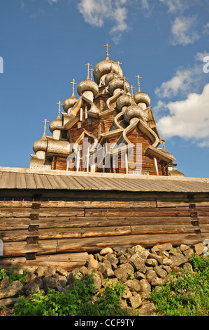RUSSIA, Lake Onega, Kizhi Island, Russian Orthodox Wooden Church of the Transfiguration (1714) Stock Photo
