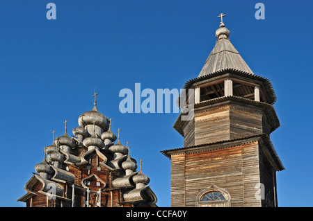 RUSSIA, Lake Onega, Kizhi Island, Bell Tower (1874) with Russian Orthodox Wooden Church of the Transfiguration (1714) at rear Stock Photo