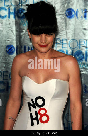 Jan. 5, 2011 - Los Angeles, California, U.S. - Pauley Perrette Attending The 2011 People's Choice Awards Red Carpet Arrivals Held At The Nokia Theatre In Los Angeles, California On January 5, 2011. 2011.K66467LONG(Credit Image: © D. Long/Globe Photos/ZUMAPRESS.com) Stock Photo