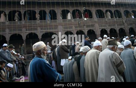 Nov 13, 2010 - Kashmir, Srinagar, India - Kashmiri Muslims offer special prayers outside the shrine of Shah Hamadan, on his death anniversary in Srinagar, the summer capital of Indian Kashmir. Thousands of Kashmiri Sufi Muslim devotees thronged the shrine of Saint Hamdani, who traveled to Kashmir fr Stock Photo