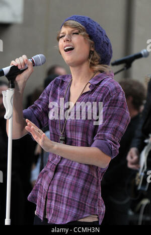 Oct. 25, 2010 - New York, NY, U.S - Taylor Swift performs on NBC's 'Today Show' at Rockefeller Center (Credit Image: © Dan Herrick/ZUMAPRESS.com) Stock Photo