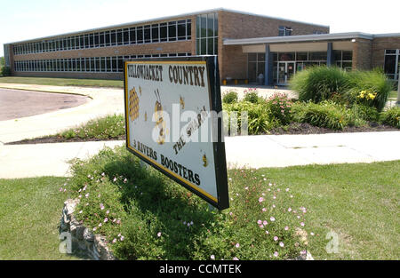 Jun 24, 2004 - Miami Township, Ohio, USA - CLEVES: Three Rivers Middle School, 8575 Bridgetown Road, Cleves. (Credit Image: © Ken Stewart/ZUMA Press) Stock Photo