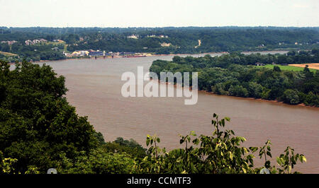 Jun 24, 2004 - Miami Township, Ohio, USA - NORTH BEND: One of the best views of the Ohio River in the Tri-State is looking East from Cliff Road. (Credit Image: © Ken Stewart/ZUMA Press) Stock Photo