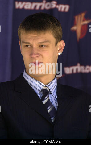 Golden State Warriors first round pick Patrick O'Bryant holds up a team  jersey during a news conference in San Ramon, Calif., Friday, June 30,  2006. (AP Photo/Marcio Jose Sanchez Stock Photo 