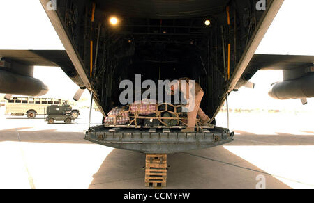FOR METRO - U.S. Air Force loadmaster Tech Sgt. Kevin Murray straps down luggage aboard a C-130 at Baghdad International Airport in Baghdad, Iraq Friday, July, 16, 2004. PHOTO BY EDWARD A. ORNELAS/STAFF Stock Photo