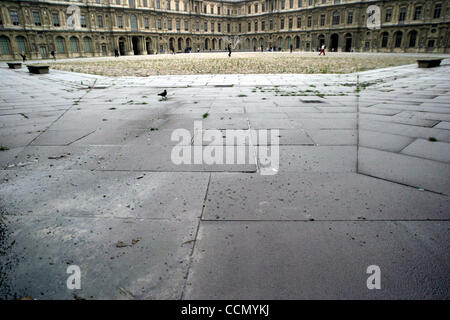 Jul 17, 2004; Paris, FRANCE; The Louvre museum in Paris. Stock Photo