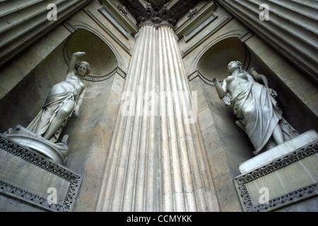 Jul 17, 2004; Paris, FRANCE; The Louvre museum in Paris. Stock Photo