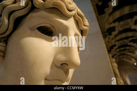 Jul 17, 2004; Paris, FRANCE; The Louvre museum in Paris. Stock Photo