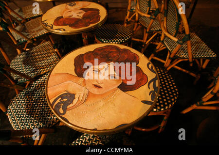 Jul 17, 2004; Paris, FRANCE; Cafes of Paris. Stock Photo