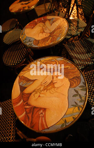 Jul 17, 2004; Paris, FRANCE; Cafes of Paris. Stock Photo