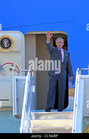 President George  W. Bush Make a campain stop in Seattle, onboard Airforce one. While here he will be having a private fund raising dinner in Medina, WA. at the home of Stock Photo