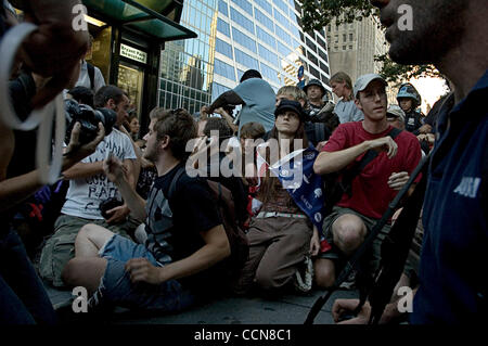 Aug 31, 2004; New York, NY, USA; Police arrrest protestors to take them to jail during the RNC in NYC. Stock Photo