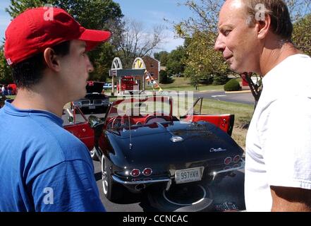 Sep 18, 2004 - Cincinnati, Ohio, USA - STEVE BERRY (R), of Bridgetown, explains the finer points of his '64 Corvette, to 17 year old TOLGA COKELEKOGLU  (L) who is a foreign exchange student. Attending the 11th grade at Oak Hills High School from Germany, Tolga said he was fascinated with the many Am Stock Photo