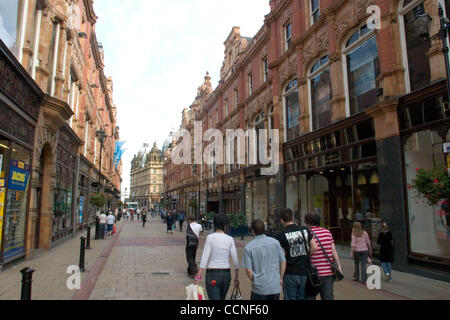 Oct 05, 2004; Leeds, UK; Old victorian building's in the town centre, 'The Leeds City Market' has fresh fruit vegetables and meats daily. Leeds is a large city in the North of England. Stock Photo