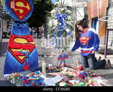 Oct 11, 2004; Hollywood, CA, USA; Fans gather at actor Christopher Reeve's star on the Hollywood Walk of Fame to pay their respects.  Reeve, 52, best known for his role as ''Superman'', as well as his lobbying efforts for better insurance protection against catastrophic injury and for spinal researc Stock Photo