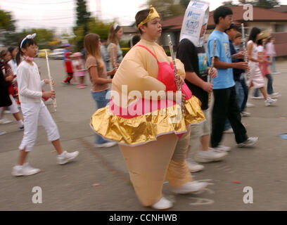 Grayson Cook, 13, as ballerina marches with the rest of Lincoln Middle School marching band to Otis Elementary on Saturday October 16, 2004 in Alameda, Calif.   The kids paraded with the Lincoln Middle School marching band to the school and had food, games and music from the band for the day of Otis Stock Photo