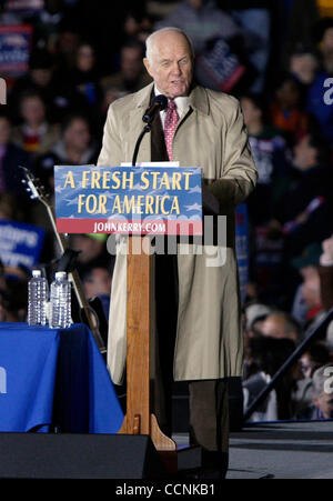 Nov 1, 2004; Cleveland, OH, USA; Former astronaut and Senator JOHN GLENN introduces Bruce ''The Boss'' Springsteen as thousands of Kerry supporters turn out for Democratic presidential candidate Sen. John Kerry of Massachusetts for an election eve rally in Cleveland, Monday, Nov. 1, 2004. The 2004 p Stock Photo