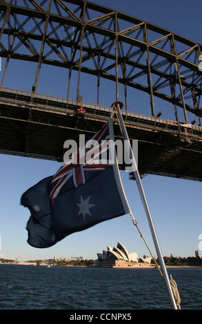 Nov 26, 2004; Sydney, New South Wales, AUSTRALIA; The Sydney Harbor bridge with the Australian flag in the foreground. Stock Photo