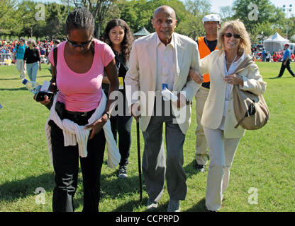 Oct 2, 2010 - Washington, District of Columbia, U.S. - HARRY BELAFONTE, center, with his wife JULIE ROBINSON, right, Saturday, Oct. 2, 2010, attend the One Nation Working Together March at the Lincoln Memorial in Washington D.C. (Credit Image: © Gary Dwight Miller/ZUMApress.com) Stock Photo