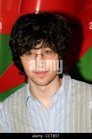 Oct. 14, 2004 - Hollywood, California, U.S. - K39816EG.SURVIVING CHRISTMAS LOS ANGELES PREMIERE AT GRAUMAN'S CHINESE THEATER, HOLLYWOOD, CALIFORNIA.10/14/2004.  /E.G.I./   2004.JOSH ZUCKERMAN(Credit Image: Â© Ed Geller/Globe Photos/ZUMAPRESS.com) Stock Photo