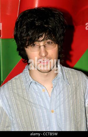 Oct. 14, 2004 - Hollywood, California, U.S. - K39816EG.SURVIVING CHRISTMAS LOS ANGELES PREMIERE AT GRAUMAN'S CHINESE THEATER, HOLLYWOOD, CALIFORNIA.10/14/2004.  /E.G.I./   2004.JOSH ZUCKERMAN(Credit Image: Â© Ed Geller/Globe Photos/ZUMAPRESS.com) Stock Photo