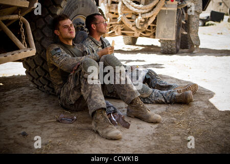 May 17, 2010 - Herat Province, Afghanistan - U.S. Army Spc. ANDREW BITTICK, left, and Spc. BRADLEY OLIFF, right, both of Alpha Troop, 4th Squadron, 73rd Cavalry Regiment, 4th Brigade Combat Team, 82nd Airborne Division, break for lunch in Kushki Kuhna District, Herat Province, Afghanistan, on Monday Stock Photo