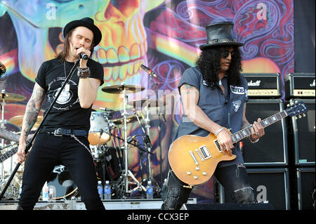 May 23, 2010 - Columbus, Ohio; USA - Singer MYLES KENNEDY and Guitarist SLASH performs live as part of the 2010 Rock on the Range Music Festival.  The Fourth Annual Festival will attract thousands of music fans to see a variety of artist on three different stages over two days at the Columbus Crew S Stock Photo