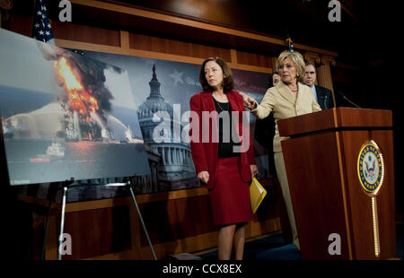 May 13,2010 - Washington, District of Columbia USA - California Senator Barbara Boxer announces legislation calling for a permanent ban on oil drilling off the West Coast. The bill, also sponsored by Senators Dianne Feinstein (D-CA),  Maria Cantwell and Patty Murray of Washington and Ron Wyden and J Stock Photo