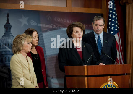 May 13,2010 - Washington, District of Columbia USA - California Senator Diane Feinstein announces legislation calling for a permanent ban on oil drilling off the West Coast. The bill, also sponsored by Senators Barbara Boxer (D-CA),  Maria Cantwell and Patty Murray of Washington and Ron Wyden and Je Stock Photo