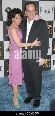 Mar 05, 2010 - California - Actress JENNIFER GREY and husband Actor CLARK GREGG at the 25th Film Independent Spirit Awards held at the LA LIVE Event Deck, Los Angeles. (Credit Image: Â© Paul Fenton/ZUMA Press) Stock Photo