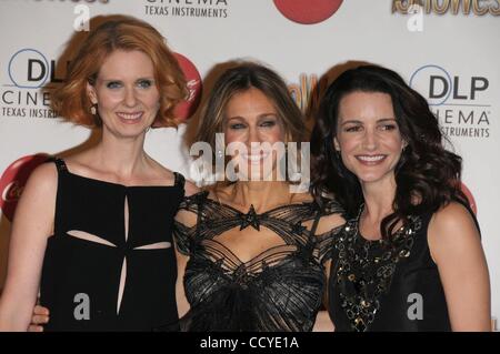 Mar 18, 2010 - Las Vegas, Nevada, USA - Actress CYNTHIA NIXON, Actress SARAH JESSICA PARKER, Actress KRISTIN DAVIS at the ShoWest Final Night Talent Awards held at the Paris Hotel and Casino Las Vegas, NV. (Credit Image: Â© Paul Fenton/ZUMA Press) Stock Photo