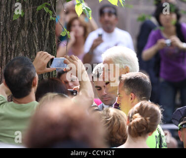 Former President BILL CLINTON greets well-wishers after speaking at Yale College Class of 2010 Class Day Exercises. Stock Photo