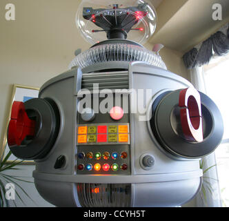 June 1, 2010 - Clovis, California, U.S. - A life-size replica of the robot from the TV series 'Lost in Space'. The robot replica took Tom Boothe 3 1/2 years to make and is programmed with over 600 phrases. (Credit Image: © Gary Kazanjian/The Fresno Bee/ZUMApress.com) Stock Photo